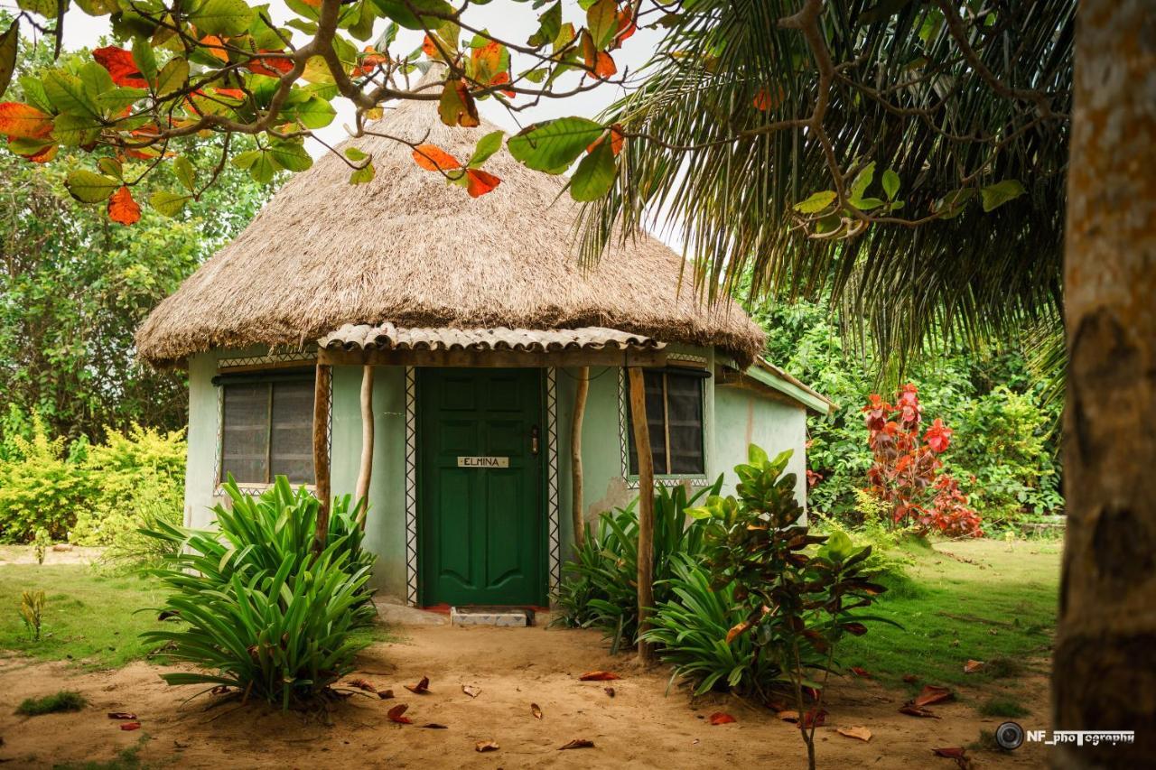 The Akwidaa Inn Exterior foto