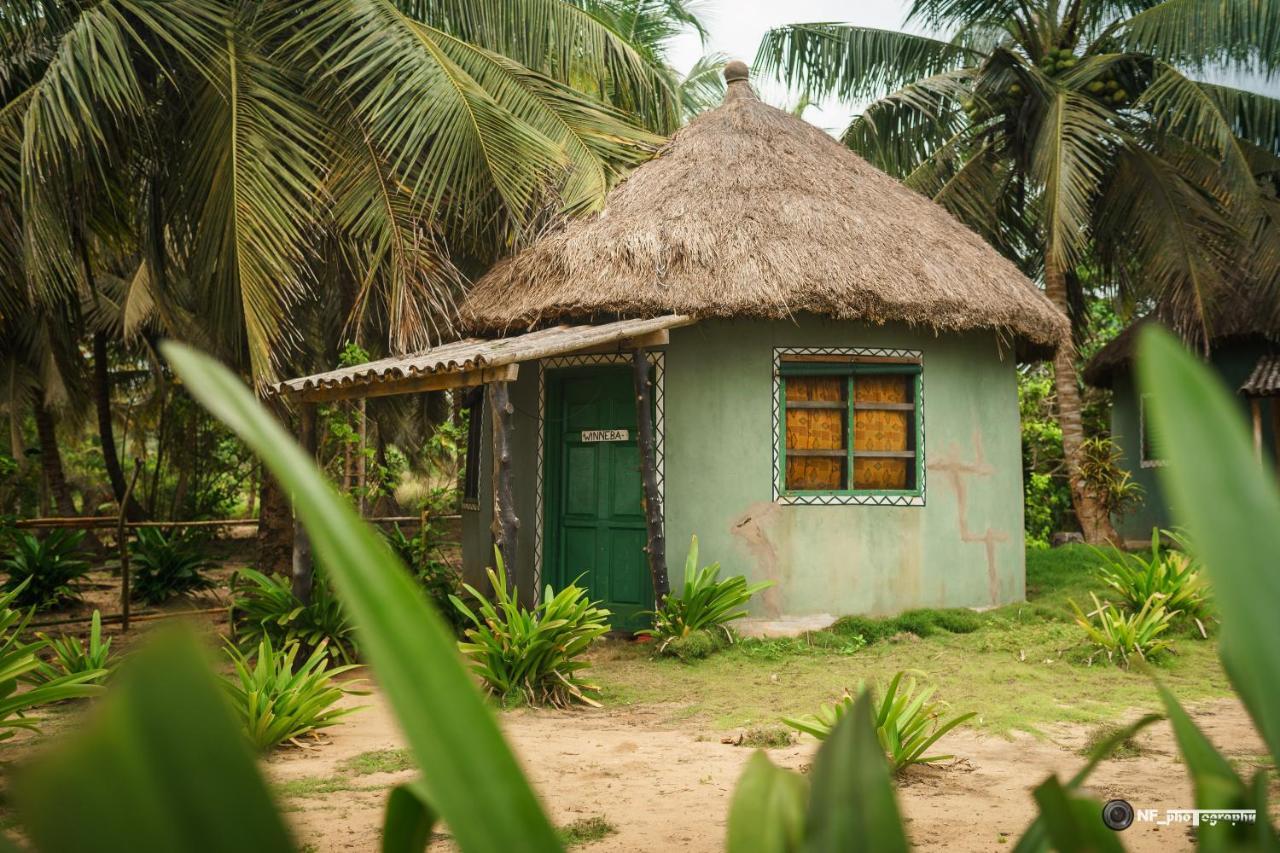 The Akwidaa Inn Exterior foto