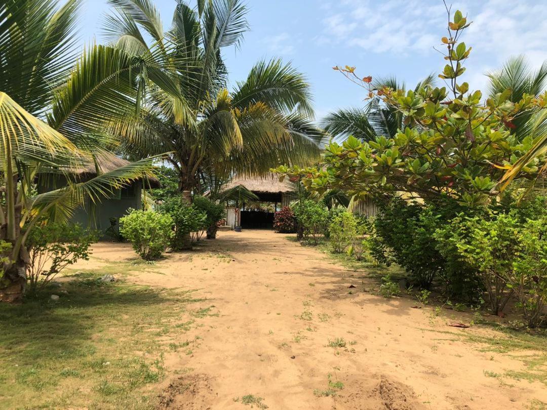The Akwidaa Inn Exterior foto