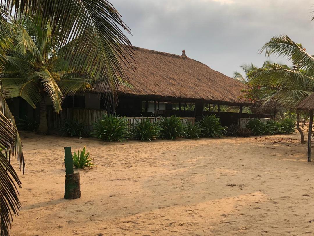 The Akwidaa Inn Exterior foto