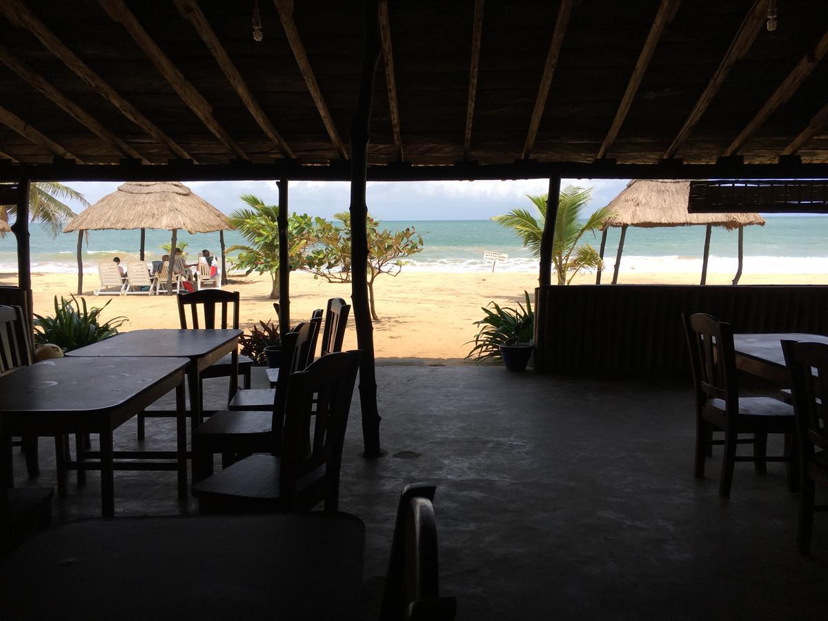 The Akwidaa Inn Exterior foto