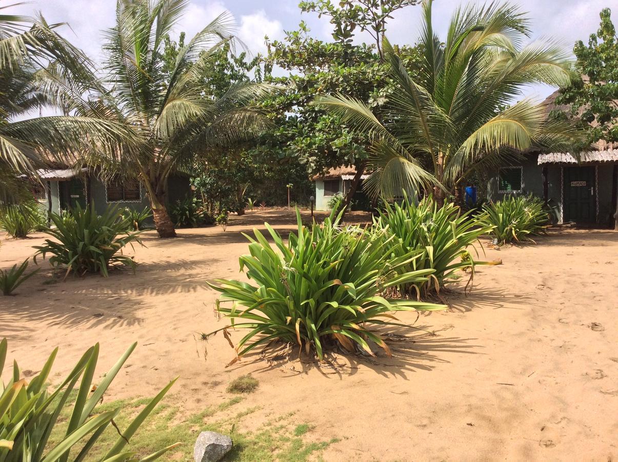 The Akwidaa Inn Exterior foto